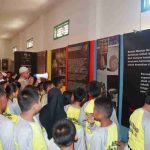 Murid SDN 38 Saksikan Literatur Sejarah & Benda Purbakala di Museum