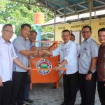 CSR PT. Timah dan Forum BUMN Bantu 7 Unit Gerobak Sampah Kepada DLH