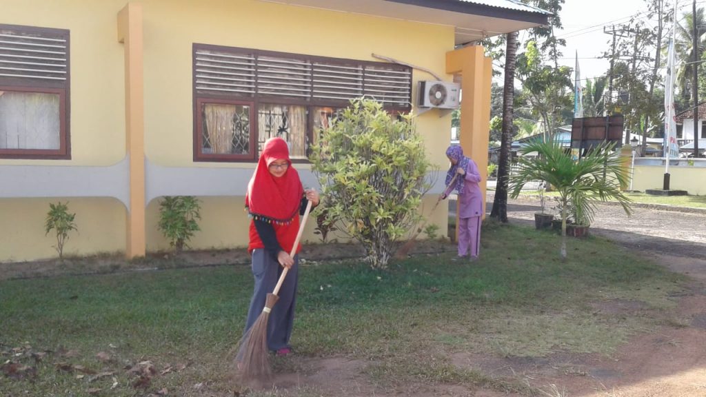 Dukung Jumat Barokah, DPPKBPMD Belitung Gelar Kerja Bakti 2 IMG 20190712 WA0007
