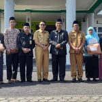 Ka Kan Kemenag Beltim Hadiri Penyerahan Insentif & Pakaian Muslim