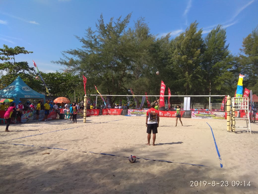Bupati Belitung Hadiri Penutupan Acara Kejuaraan Nasional Volly Pasir