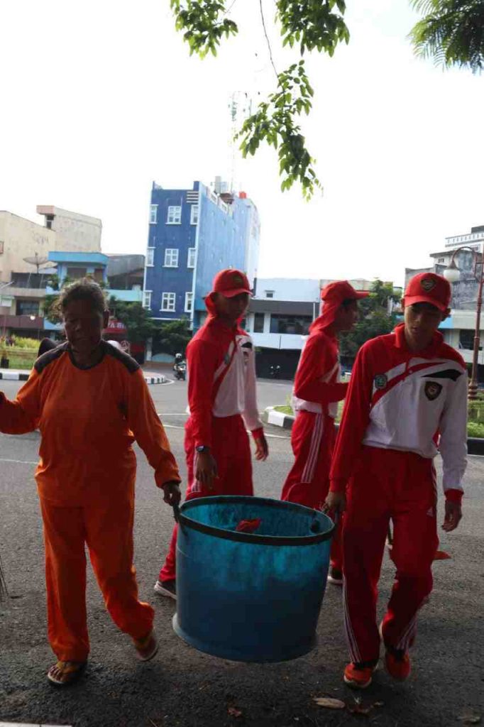 PPI Belitung Turun Ke Jalan Beri Penghargaan Petugas Kebersihan 4 IMG 20191115 WA0022