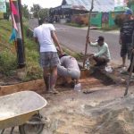 Warga Rt 7 & 8 Di APJ, Gotong Royong Perbaiki Jalan & Selokan