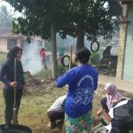 Desa & Bumdes Pegantungan Gotong Royong Bersihkan Lingkungan Kantor