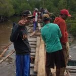 Darurat, Pemdes & Nelayan Gotong Royong Perbaiki Jembatan Suak Kemang