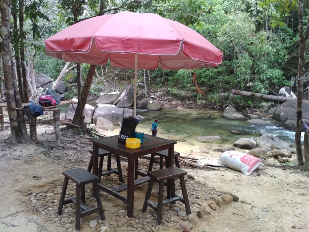 Kios Mini Bentukan Desa Badau Di Pasang di Kawasan Wisata Batu Mentas 4 IMG 20200330 WA0002