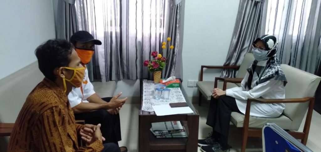 LAZISMU Salurkan 50 Baju APD untuk Tim Medis RSUD Belitung 2 IMG 20200408 WA0001