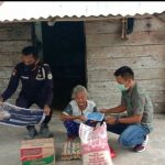 BAZNAS Belitung & PT Timah Serahkan Paket Sembako ke Warga Desa Badau