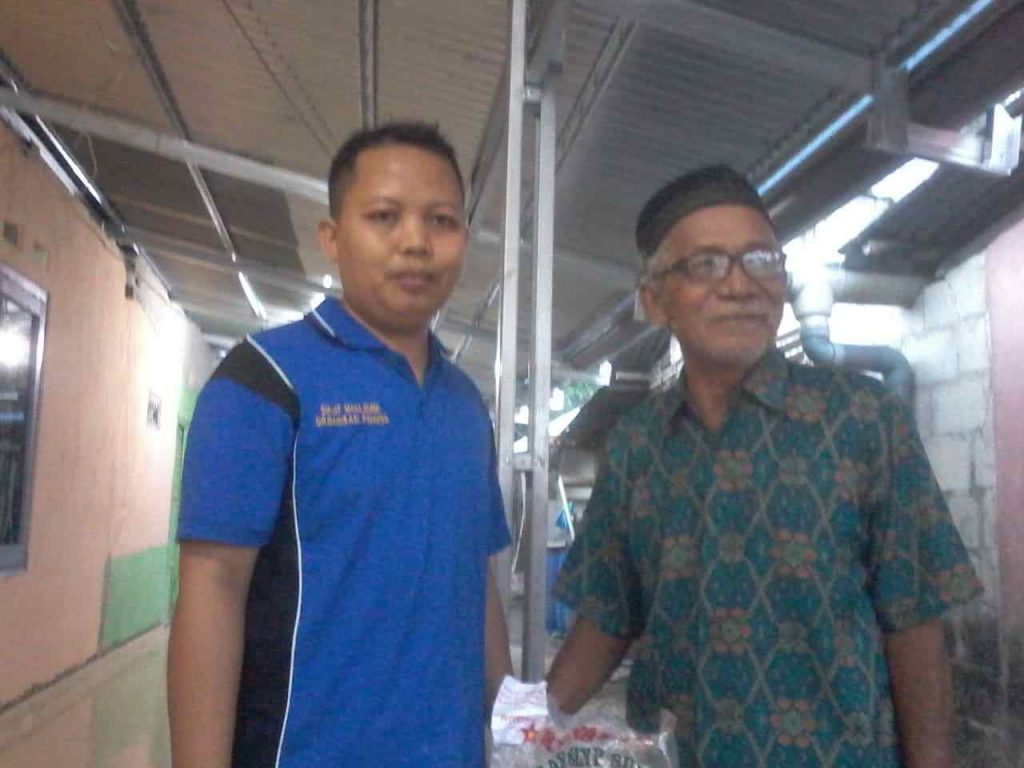 DMI Kec. Tanjungpandan Serahkan Paket Sembako Warga Tak Mampu 2 IMG 20200508 WA0001