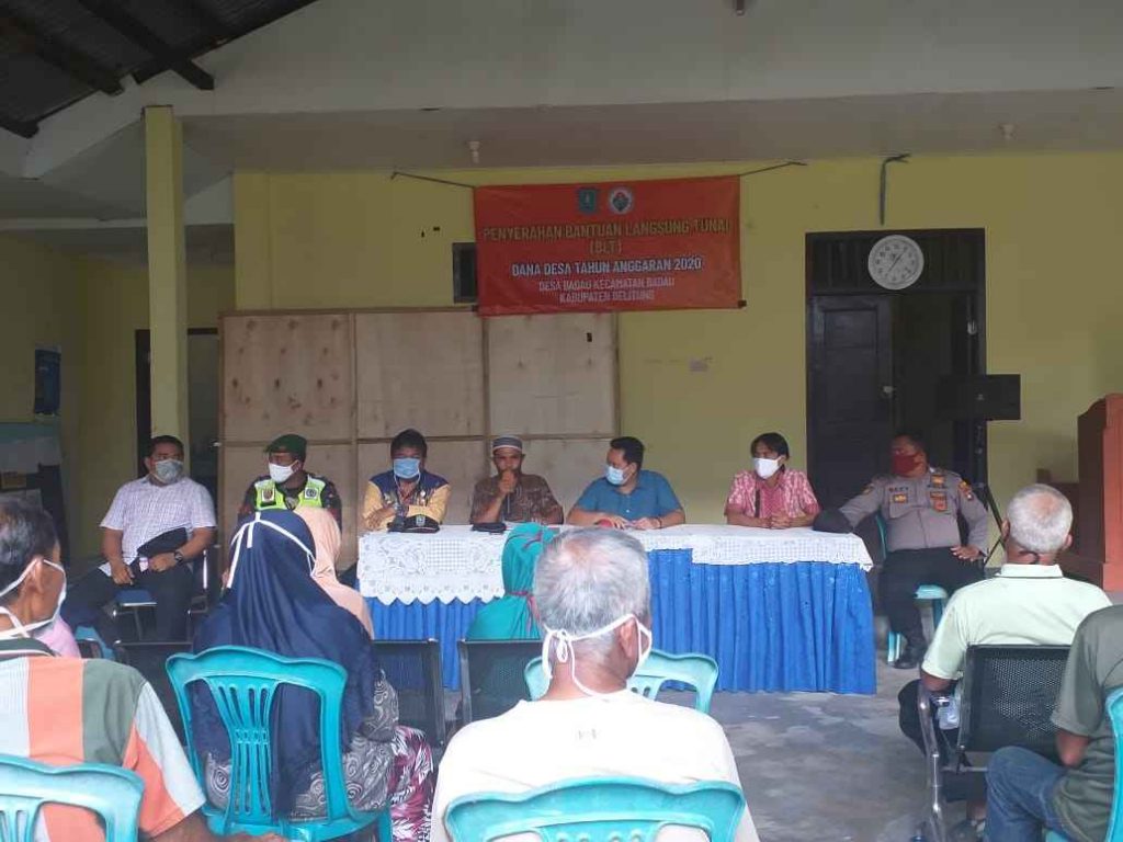 Pemdes Badau Bagikan BLT Kepada 152 Penerima 4 IMG 20200521 WA0011