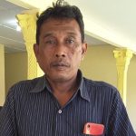 Cegah Covid-19, Warga Lintasi Desa Tanjung Rusa, Diperiksa Thermoter Gun