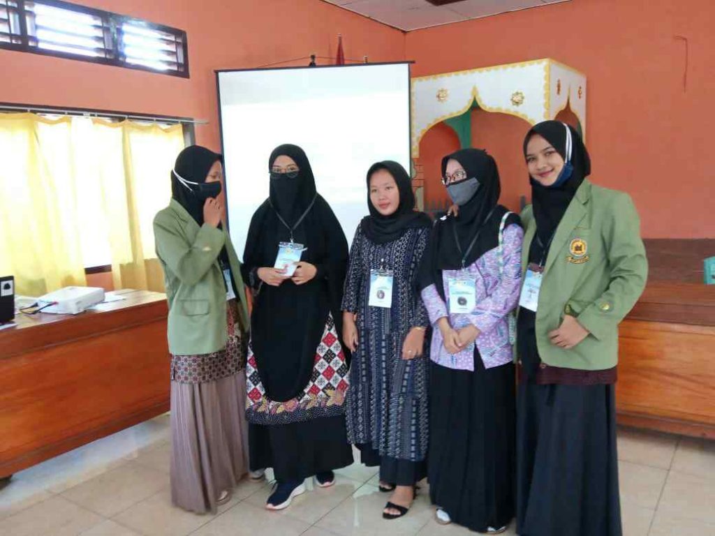 Malam Ramah Tamah KKN AKB UDB & Kelompok 39 3 Mahasiswi KKN AKB Universitas Djuanda Bogor