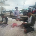 Kunjungi Nelayan Pembuat Jaring Gilnet, Penyuluh Juga Ajak Masuk Asuransi