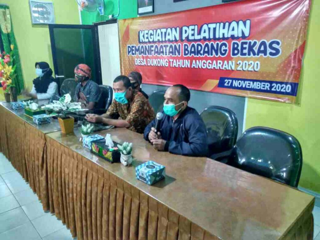 Pemdes Dukong Gelar Pelatihan Pemanfaatan Barang Bekas 2 IMG 20201125 WA0023