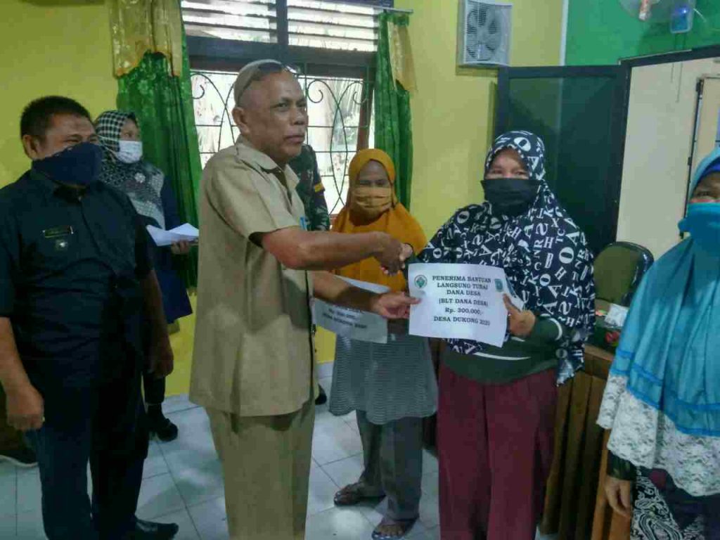 Pemdes Dukong Bagikan BLT- DD Tahap VIII 3 IMG 20201208 WA0003
