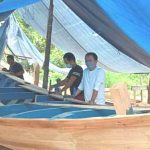 Di Pengantungan, Penyuluh Perikanan Diskusi & Tinjau Pembuatan Kapal