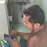 Tim Mekanik Perbaiki Ice Flack Bantuan KKP RI untuk KUB Mendanau Sejahtera
