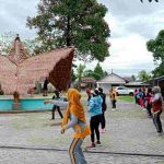 Tiap Minggu Pagi, Pasar Tradisional Manggis Aik Raya Gelar Kegiatan Senam