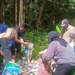 Mahasiswa KKN mandiri UAD Gelar pembersihan Sampah di LPHD Batu Mentas