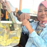 Staf Khusus Menteri KKP RI Tinjau Pembuatan Ecoprint di Suak Gual