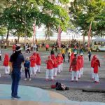 Luar Biasa, Antulsias Warga Ikuti Senam STI Belitung Kawasan Pantai di Tanjungpendam