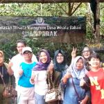 Di Kawasan Wisata Suak Parak Mangrove Desa Air Saga, Alumni SMP Negeri 4 Tanjungpandan Angkatan 1989 Gelar Silatuhrahmi