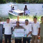 Lewat Program CSR PLN, Diserahkan Mesin Tempel Listrik kepada Nelayan Kalaju Suak Gual