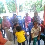 Pemdes Batu Itam & Petugas Puskesmas Tanjung Binga Berikan Obat Cegah Filariasis kepada Masyarakat  di Desa Batu Itam