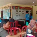 Pemberian Obat Kaki Gajah kepada warga masyarakat di Dusun III Desa Badau