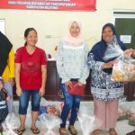Peduli kepada Warga,  Pemdes Perawas Bagikan Bantuan ke Warga Penerima Program ibu Hamil dan Stunting