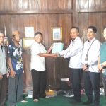 Pengadilan Agama Tanjungpandan Serahkan Salinan Putusan Isbat Nikah Massal Kepada Lembaga Adat Melayu Belitung