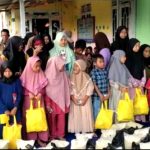 Di Desa Nyuruk, Yayasan Infaq Jariah Belitung Salurkan Bantuan ke 40 orang anak yatim, berupa paket sembako, Mushaf Alquran