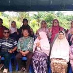 Puluhan Pensiunan Guru-guru SMP 3 Tanjungpandan Lakukan Kegiatan Silatuhrahmi di Wisata Pemancingan Ketiau Pait Batu Itam