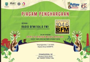 Atas Penyiaran Tanpa Dipungut Biaya, Pemkab Belitung melalui Dinas KUKMTK Belitung Serahkan Piagam Penghargaan Kepada Radio BFM 104,6 FM 2 IMG-20230702-WA0087