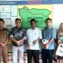 Drs. Sunardi MAP Serahkan Buku Sejarah Kampong Badau: Mengungkap Sejarah Kerajaan dan Agama Islam di Belitong
