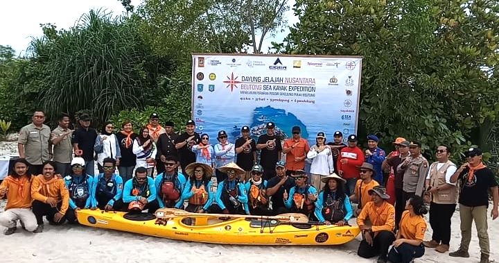 Pelepasan Tim Dayung Jelajah Nusantara di Pulau Belitung