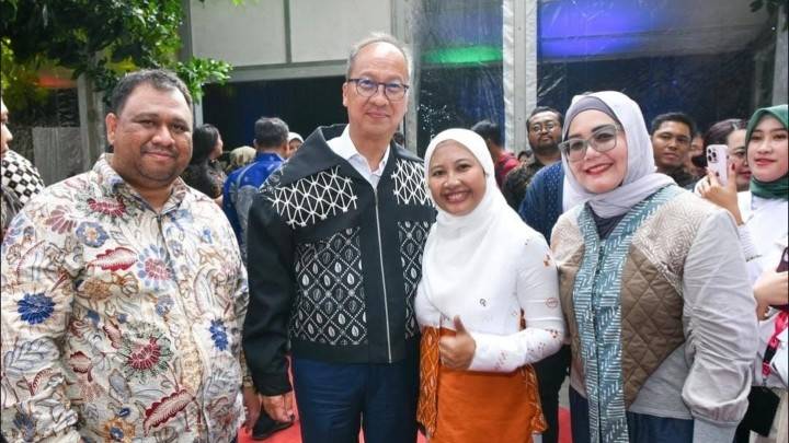 AddText_12-25-11.18.37 AddText 12 25 11.18.37