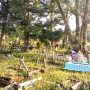 Kerja Bakti Bersihkan Kuburan: Wujud Gotong Royong Warga Desa Perawas