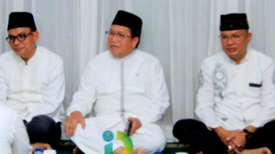 IMG_20250305_060745 Senator Babel Ir. H. Darmansyah Husein bersama Bupati Belitung Djoni Alamsyah Hidayat dan Wakil Bupati Belitung Syamsir dalam acara kegiatan buka puasa bersama di rumah dinas Bupati Belitung, pada Selasa 4 Maret 2025