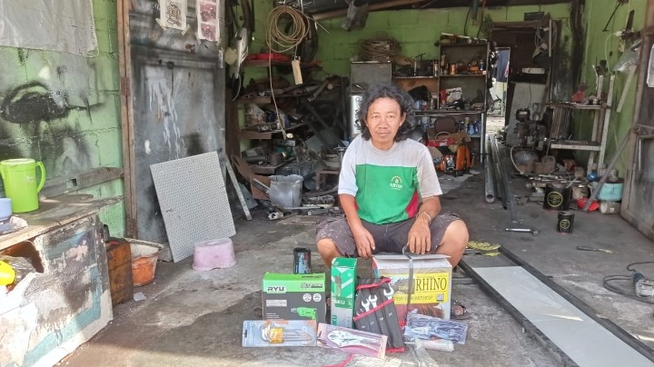 Di Balik Keterbatasan Fisik, Syaiful Alam Bangkit Bersama Program Z-Auto Baznas Belitung 2 AddText 06 07 07.38.18