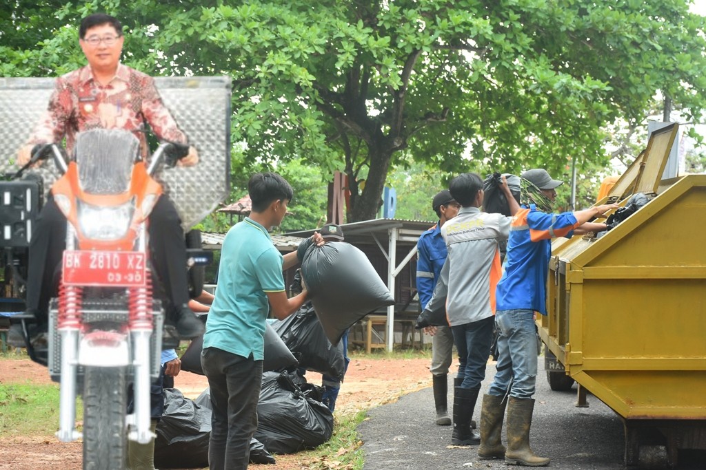 AddText_06-08-06.38.57 AddText 06 08 06.38.57