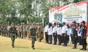 Pangdam saat memeriksan pasukan Pangdam saat memeriksan pasukan