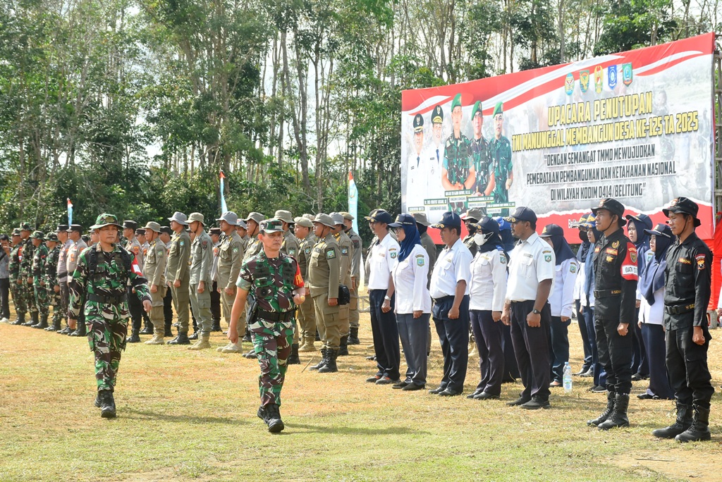Pangdam saat memeriksan pasukan