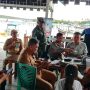 Babinsa Selat Nasik,Serda Welly Monitor Kegiatan Samsat Keliling di Pulau Mendanau Desa Selat Nasik
