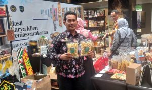 AddText_10-17-05.00.25 AddText 10 17 05.00.25