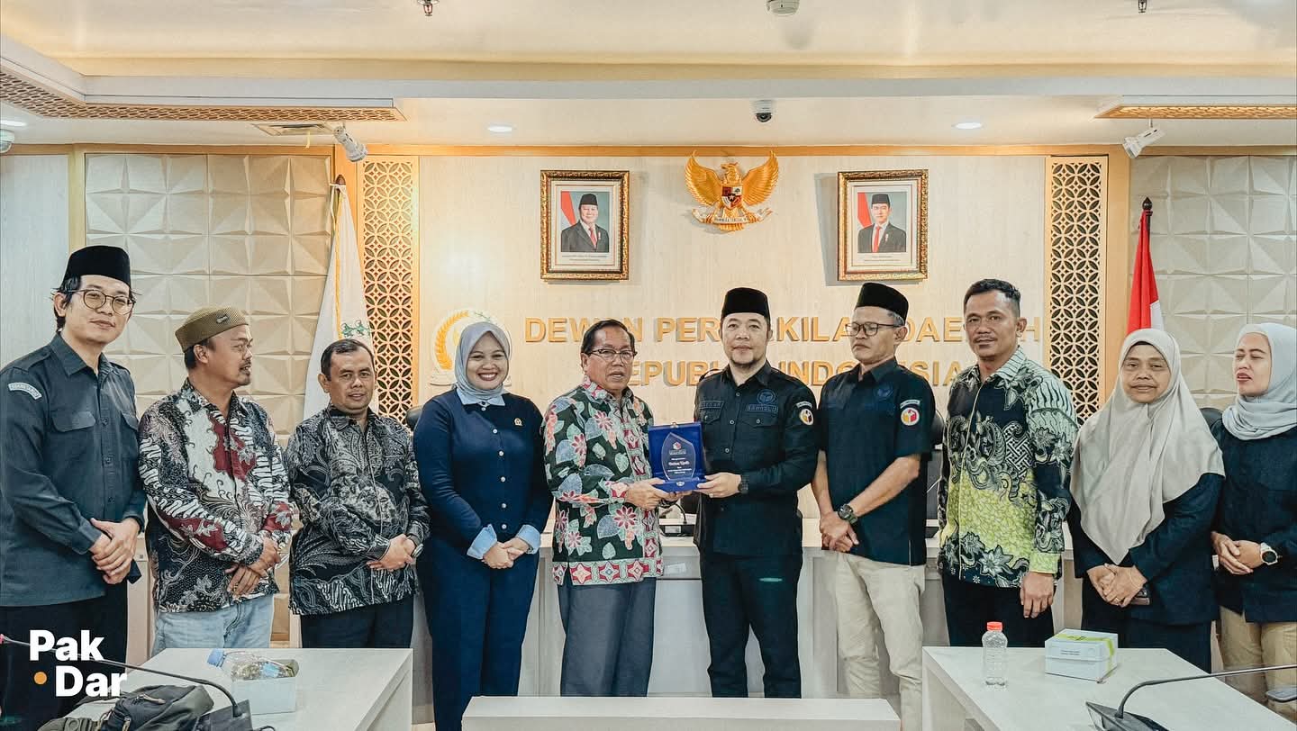 Di Gedung DPD RI, Senator Darmansyah Husein bersama Senator Dinda Rembulan Hadiri pertemuan dengan Bawaslu Babel 2 FB IMG 1761857605544