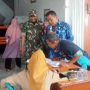 Babinsa Sertu Yusup Monitoring Penyaluran Bansos di Kantor Pos Membalong