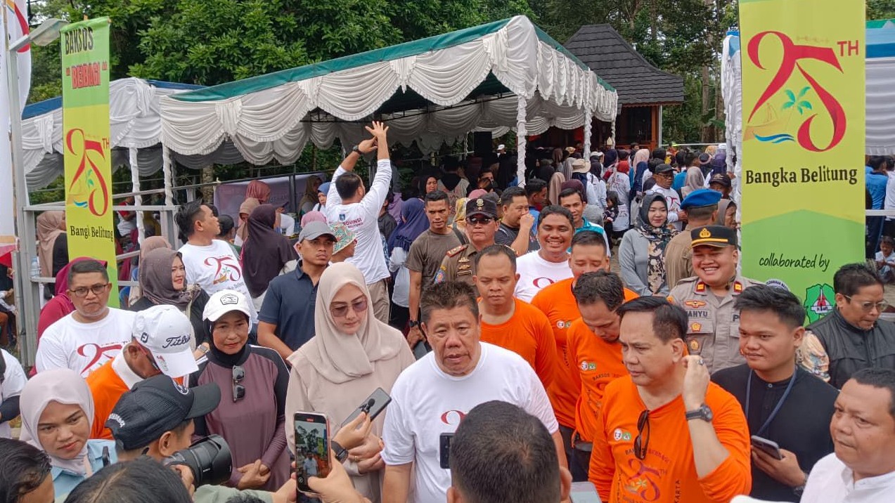 Kaitan HUT ke- 25 Provinsi Babel, Dandim 0414/Belitung Letkol Inf Teguh Adie Setiawan, S.Sos Hadiri kegiatan Bakti Sosial Berbagi di Desa Tanjung Binga 3 AddText 11 29 04.56.26