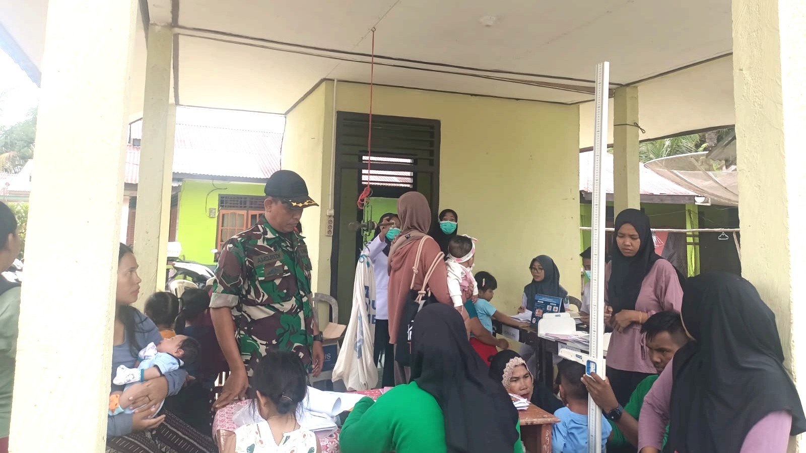 Babinsa Sertu Ahmad Redi dari Koramil 414-04/Membalong Monitoring Kegiatan Posyandu di Desa Mentigi 2 AddText 12 15 04.49.51