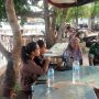 Jalin Silaturahmi, Babinsa Sertu Yusup Gelar Komsos di Pelabuhan Penyebrangan Padang Kandis bersama Warga Binaan